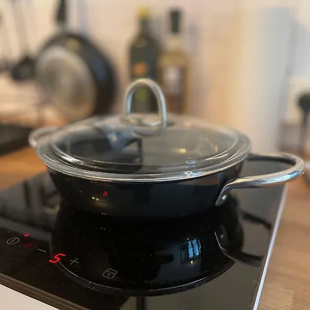 Mit Kuechenzeile, Stadtnah & Kostenlos Parken Apartman